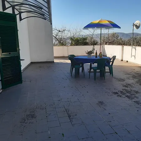 Cascina Dei Peri Фермерский дом
